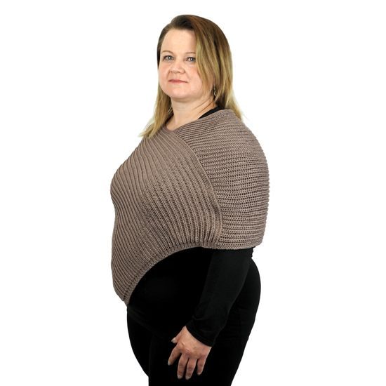 MODELKA MĚŘÍ 156 CM A NOSÍ VELIKOST XL - SVETRY - OBLEČENÍ