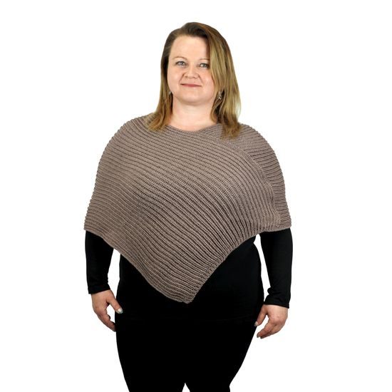 MODELKA MĚŘÍ 156 CM A NOSÍ VELIKOST XL - SVETRY - OBLEČENÍ