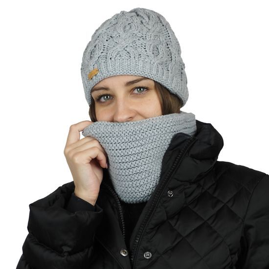 CĂCIULĂ DE IARNĂ TRICOTATĂ CU MODEL PENTRU FEMEI - CĂCIULI TRICOTATE - ACCESORII