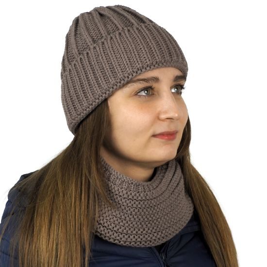 CĂCIULĂ TRICOTATĂ CU MODEL ÎN DUNGI RELIEFATE - CĂCIULI TRICOTATE - ACCESORII