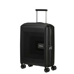 Osviežujúci moderný dizajn, rozšíriteľnosť a ľahkosť - škrupinový kufor Aerostep od značky American Tourister je na 100% pripravený zaistiť, aby bol váš budúci výlet nezabudnuteľný.