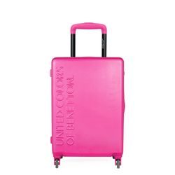 Skořepinový cestovní kufr vhodný na palubu letadla od populární značky United Colors of Benetton.