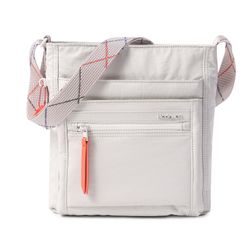 Doplňte svůj šatník nadčasovou crossbody kabelkou od značky Hedgren z kolekce Inner City.