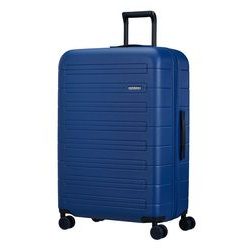 Veľký cestovný kufor z radu Novastream od značky American Tourister navrhnutý s dôrazom na pohodlie a design a nabitý radom skvelých funkcií.