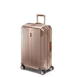 Kolekcia 7R Master je majstrovským dielom v oblasti cestovných kufrov.