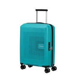 Osvěžující moderní design, rozšiřitelnost a lehkost - skořepinový kufr Aerostep od značky American Tourister je na 100% připraven zajistit, aby byl váš příští výlet nezapomenutelný.