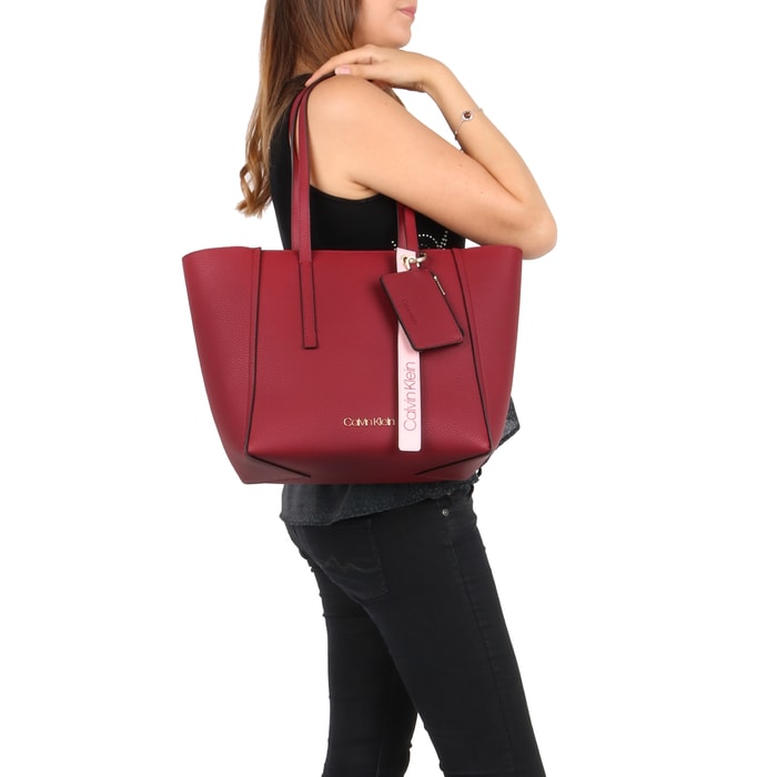 Calvin klein base medium 2025