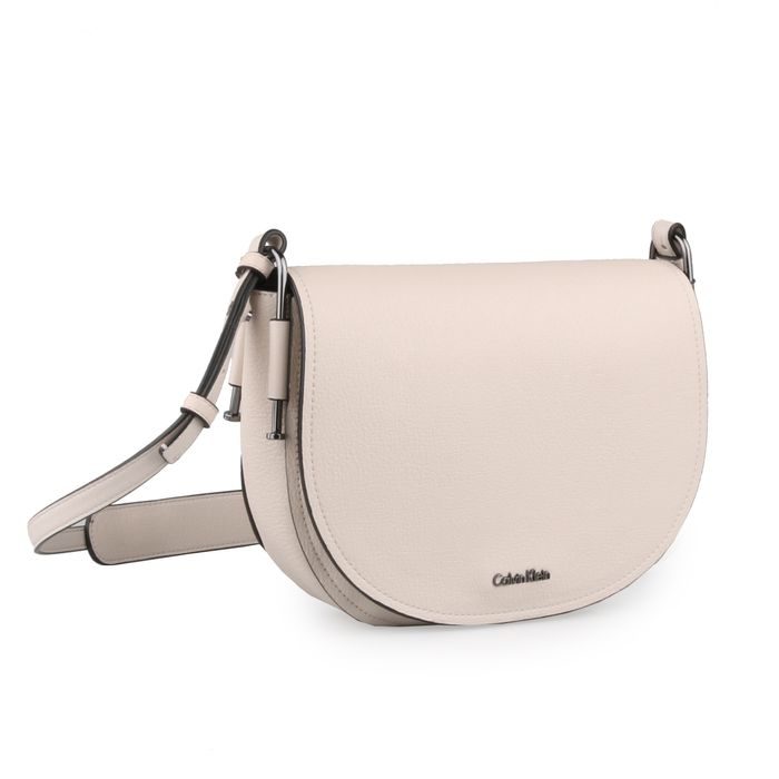 CALVIN KLEIN, DÁMSKÁ CROSSBODY KABELKA ARCH LARGE SADDLE - CROSSBODY KABELKY - KABELKY