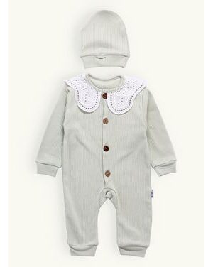 Dojčenský set s čipkou a čiapkou bledozelený