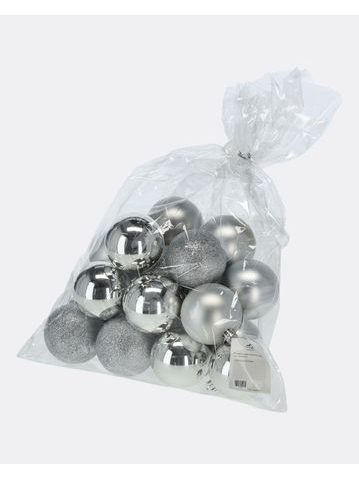 Lesklé strieborné vianočné gule vo vrecúšku