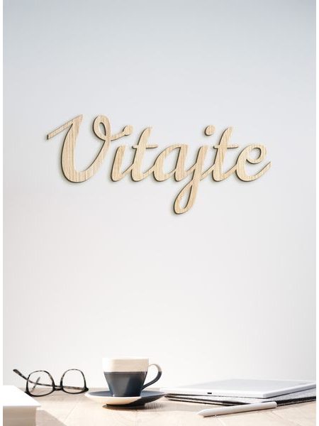 Drevený nápis "Vitajte"