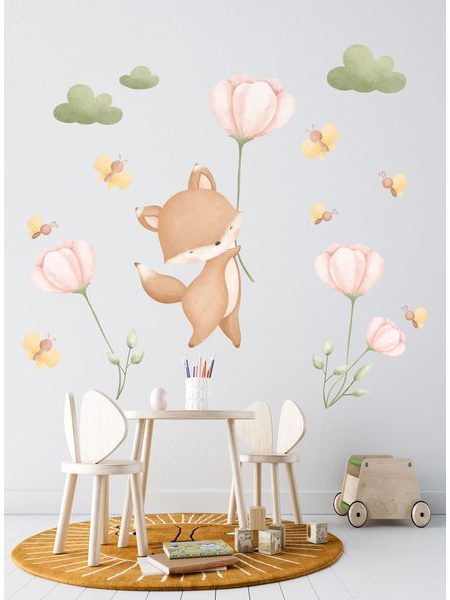 Liška v květinové zahradě