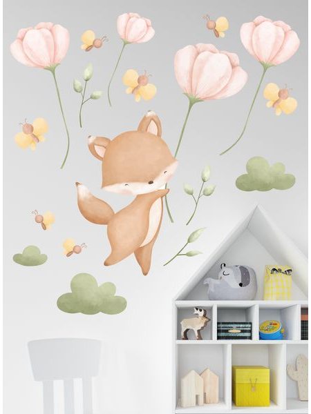 Liška v květinové zahradě