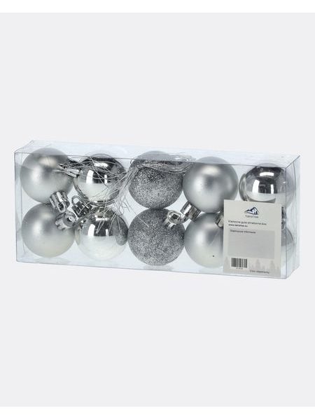 Sada stříbrných vánočních koulí v krabici