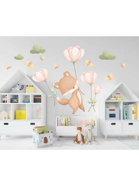 Liška v květinové zahradě