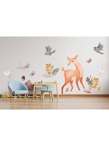 Srnka v lesnej čistinke