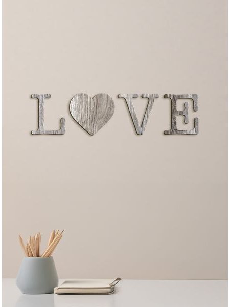 Drevený nápis "LOVE"