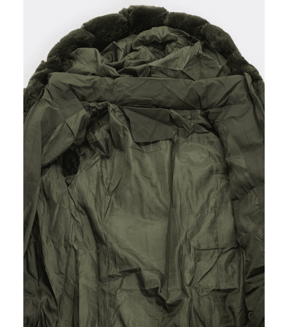 Dámská zimní bunda s kožešinou a páskem tmavě zelená