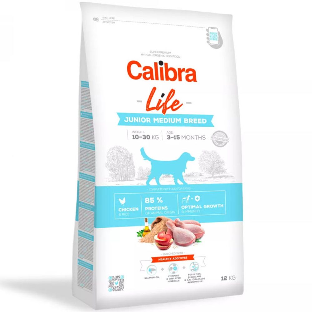 Calibra Dog Life Junior Medium Breed Chicken 12 kg - Ablaufdatum bis 19.11.2025.
 
Vorteile des Futters:


Vitamine und chelatierte Mineralien unterstützen die richtige Körperfunktion, die Vorbeugung von Krankheiten und die Stärkung des Immunsystems
Lachsöl - eine Quelle von ungesättigten Omega-3-Fettsäuren (EPA, DHA), die zur Unterstützung der physiologischen Funktion von Haut und Fell benötigt werden
Lactobacillus acidophilus (inaktiviert) - wirkt als Paraprobiotikum und hat eine positive Wirkung auf das Immunsystem

 

 
Zusammensetzung:

Hühnerprotein 42%, Reis 24%, Geflügelfett (konserviert mit Tocopherolen) 12%, Braureis 7%, hydrolysiertes Geflügelprotein 5%, Apfeltrockenschnitzel 3%, Hefe, hydrolysierte Hühnerleber 2%, Lachsöl 2%, Präbiotika (Mannan-Oligosaccharide 150 mg/kg, β-Glucane 120 mg/kg, Fructo-Oligosaccharide 100 mg/kg), getrockneter Rosmarin und Thymian 250 mg/kg, Yucca schidigera 100 mg/kg, Lactobacillus acidophilus HA - 122 inaktiviert (15 × 109 Zellen/kg).

Analytische Komponenten:

Rohprotein 29 %, Rohfett 18 %, Rohfaser 2,8 %, Rohasche 5,8 %, Feuchtigkeit 9 %, Calcium 1,3 %, Phosphor 1 %, Natrium 0,3 %, Magnesium 0,1 %, Omega-3-Fettsäuren 0,35 %, Omega