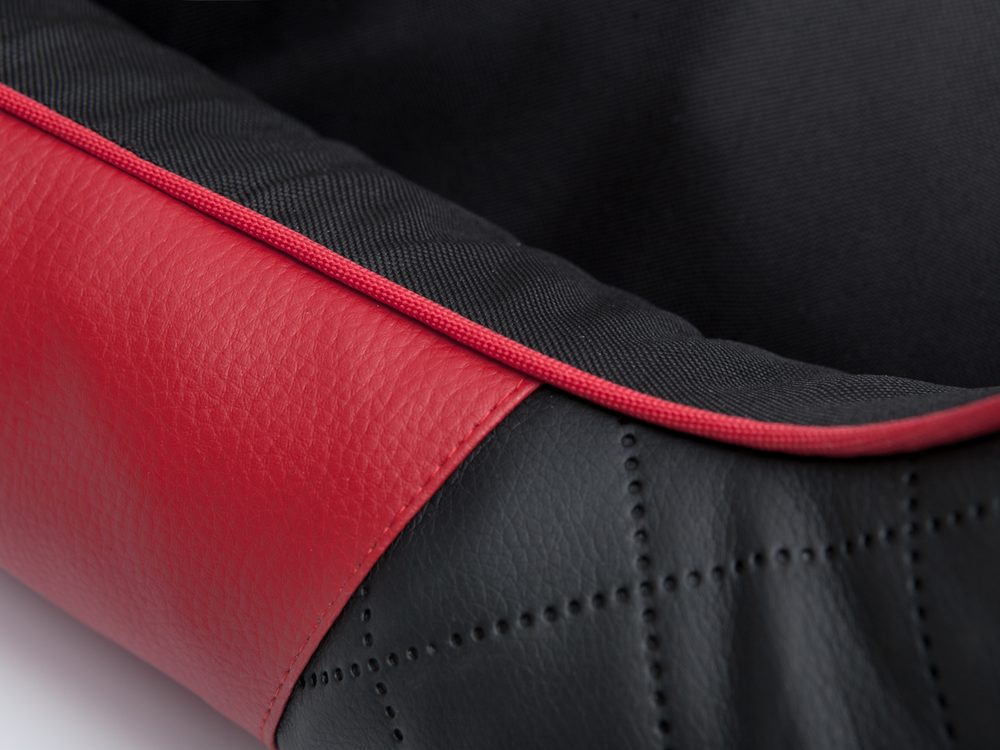 Pelech pre psa Reedog Black & Red Perfection - XL.
Kvalitné spracovanie pelešteku a odolný materiál sa postará o krásne sny vášho psíka. 

Peleštek pre psov Reedog Perfection môžete vyberať hneď z niekoľkých veľkostí. Pelech je pre malé, stredné, ale aj tie najväčšie psy. (*Naše pelechy pre psov Reedog sú ručne šité, a tak sa môže stať, že veľkosť sa bude mierne líšiť, maximálne však o 2-4cm.)

 