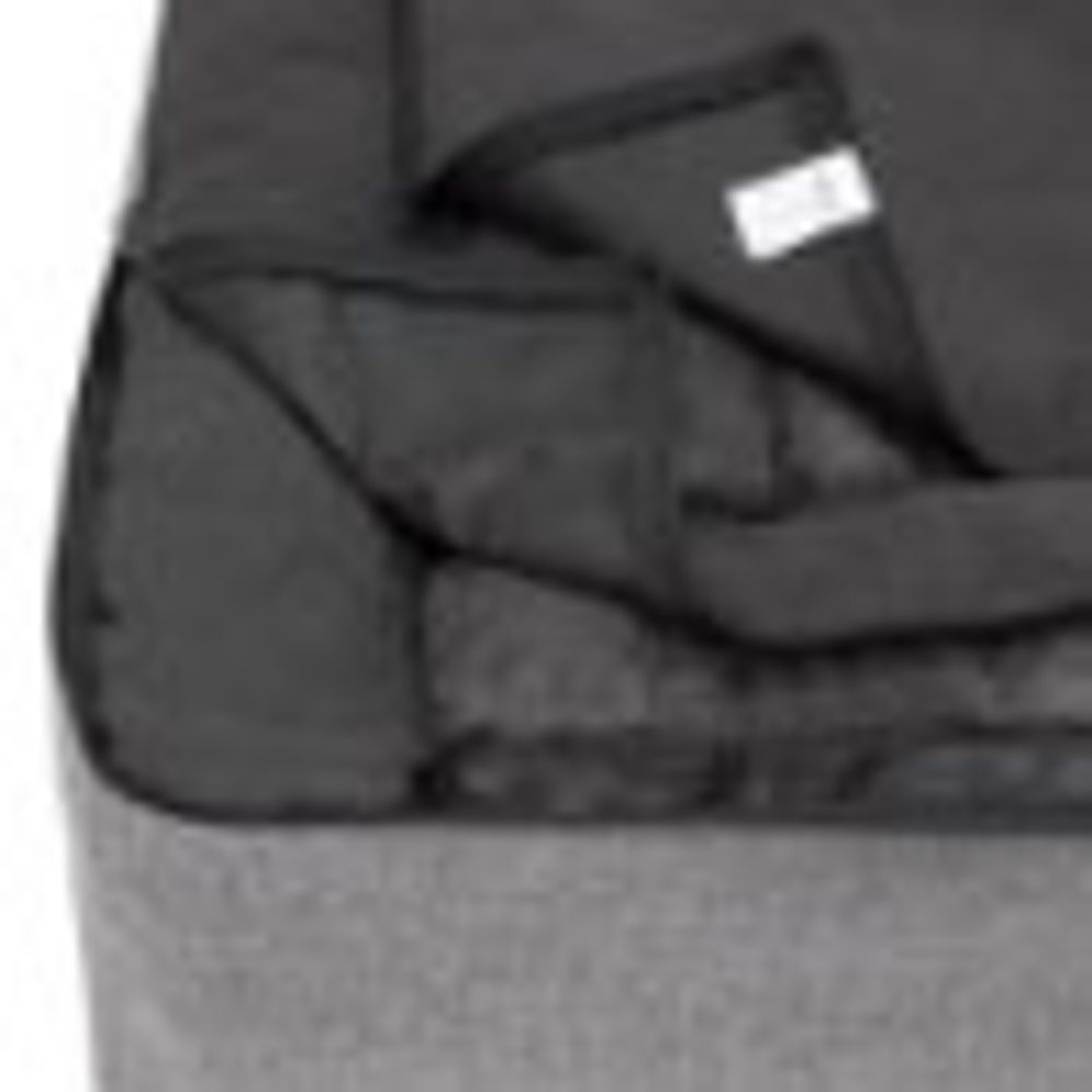 Reedog Victoria Ekolen Grafit Hundebett - L.
Das Bett hat eine wasserdichte Oberfläche, die eine einfache Pflege und Langlebigkeit gewährleistet.
Dieses Bett vereint Komfort, Funktionalität und modernes Design und ist damit eine ideale Ergänzung für jedes Zuhause.
 
Dieses Bett ist in 3 Größen erhältlich.

Größe L (80 x 55 cm) ist für kleine Hunde geeignet: z.B.