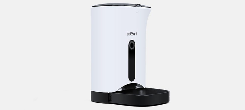 Petwant  PF-102 Automatický dávkovač krmiva.
  Aj láska k domácim miláčikom ide cez žalúdok!
 

 
Hlavné funkcie:

Automatické nastavenie
4,3 l kapacita zásobníka na suché krmivo
Vynímateľný zásobník a miska
Bezpečnostný zámok
Možnosť hlasovej nahrávky do 10 s
Batéria ako záložný zdroj napájania
10 - 100 g na jednu porciu
Vhodné sú granule s veľkosťou 1,5 cm.

 

 
 
Smart dávkovač krmiva prináša revolučnú technológiu starostlivosti až k vám domov!
Nezáleží na tom, kde teraz ste, vášho miláčika potešíte svojim hlasom a plné brucho mu doprajete jedným stlačením tlačidla pro nastavenie dávkovače.
 

Zvieratku môžete nahrať ať 10 s dlhý odkaz, ktorý ho privolá k jedlu. 
Chete mať starostlivosť o vašich zvieracích miláčikov ešte dôslednejšiu?
 
Jednoduché zaobchádz