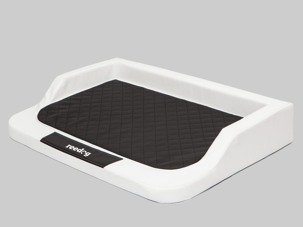 Hundebett Reedog Luxury White - L.
Verwendetes Material:
Oberseite des Hundebettes - Eko Leder
Unterseite des Hundebettes - Polypropylen.
Innenseite des Hundebettes - Schaumstoffmatratze + Gedächtnis-Schaum

Das Hundebett Reedog ist für kleine, mittlere und große Hunderassen geeignet.
 
 