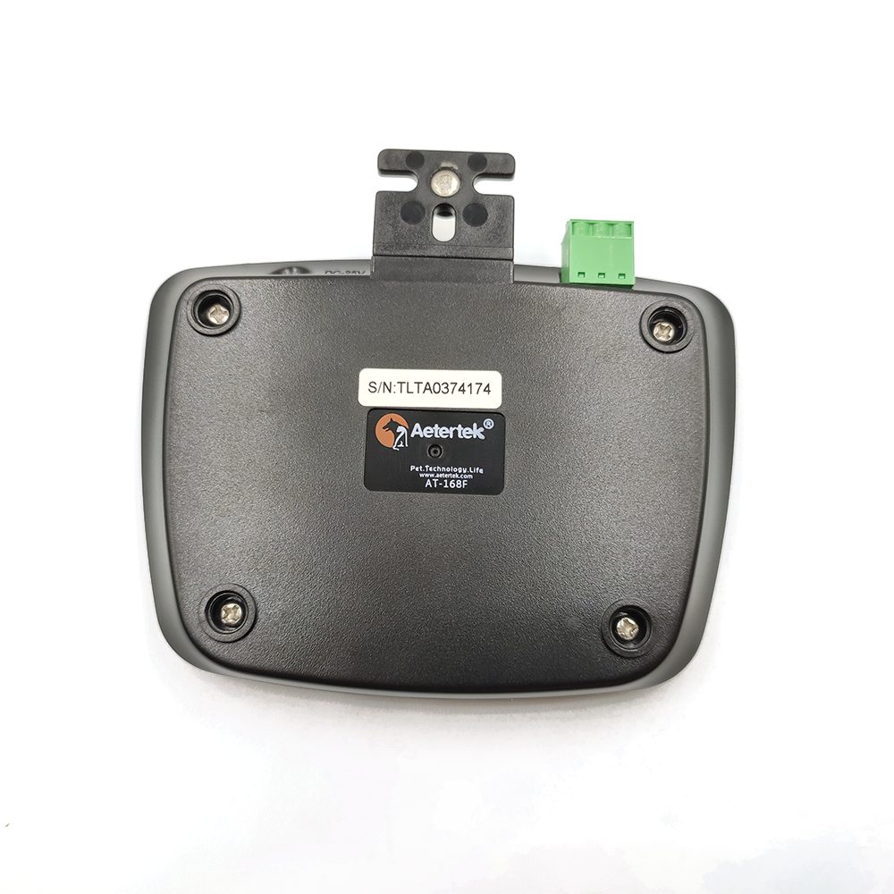 Aetertek AT-168F.
 
 
 
  Elektronický neviditeľný ohradník Aetertek AT-168F je vhodným riešením ak psík uteká zo záhrady alebo nerešpektuje zákaz vstupu do niektorých častí pozemku.
 

 

 
 
 
Typ korekcie 
Aetertek AT-168F využíva zvukové upozornenie, vibráciu a nastaviteľný impulz v 10 úrovniach.
 
 
Drôt v balení
Základné balenie Aetertek AT-168F obsahuje 150 metrov izolovaného drôtu o priereze 0,75 mm, čo je plne dostačujúca pre väčšinu inštalácií.
 
