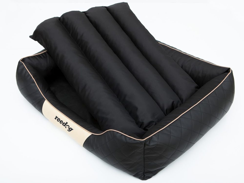 Pelech pre psa Reedog  Black & Beige Tommy - 4XL.
Matrac je dostatočne vysoká a mäkká pre príjemný spánok vašeho psíka.

Veľkosť môžete vyberať pomocou následujúcej tabuľky. (*Naše pelechy pre psov Reedog sú ručne šité, a tak sa môže stať, že veľkosť sa bude mierne líšiť, maximálne však o 2-4cm.) Program ručné pranie (30°).

 
 
 Výhody

kvalitný a odolný materiál
vhodné aj pre najväčšie plemená
vysoký okraj
luxusný design
prateľné

Nevýhody

žiadne

 Obsah balení

Pelech pre psa Reedog
Technické špecifikácie sa môžu zmeniť bez predchádzajúceho upozornenia.