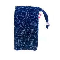 Univerzálne puzdro / obal čierny s modrými bodkami - sťahovací textil