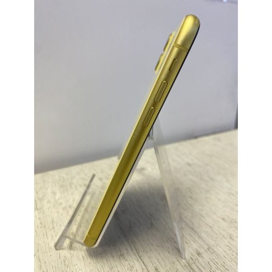Apple iPhone 11 128GB žlutý - použitý (B-)