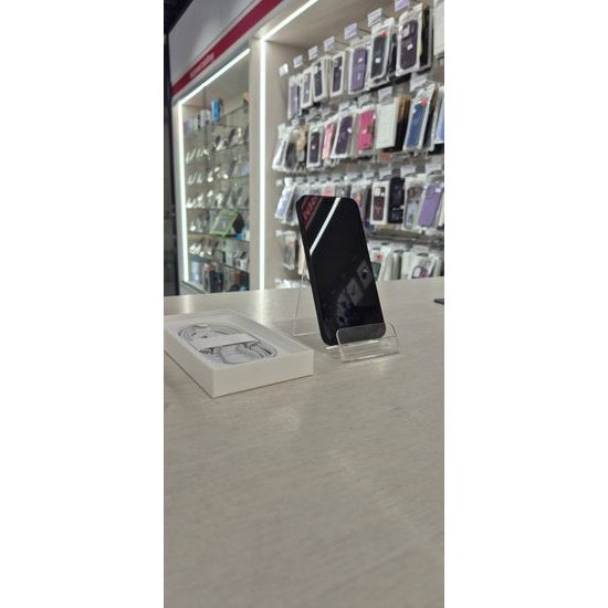 Apple iPhone 16e 128GB černý - Zánovní