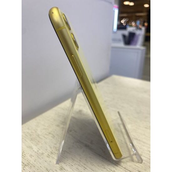Apple iPhone 11 128GB žlutý - použitý (B-)