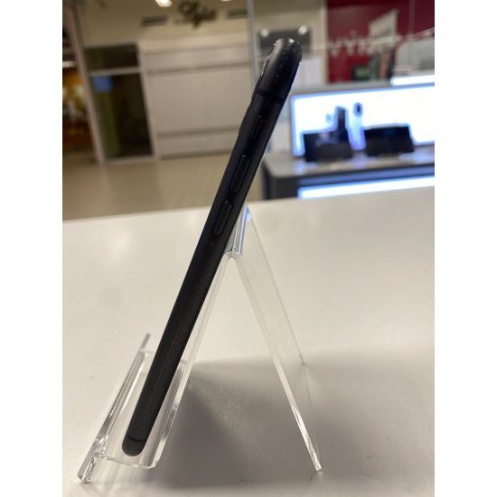 Apple iPhone 11 64GB černý - použitý (B-)