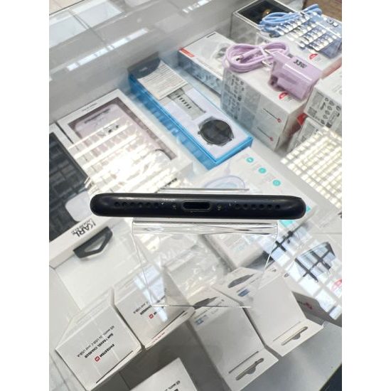 Apple iPhone SE 2020 64GB černá - použitý (B-)