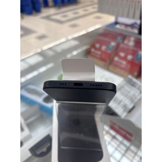 Apple iPhone 16 128GB černá - zánovní