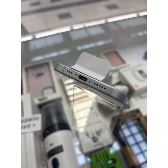 Apple iPhone 16 128GB bílá - zánovní