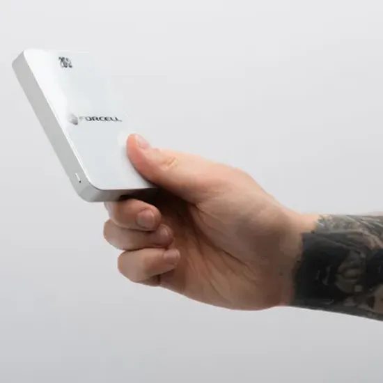 Tenká powerbanka Forcell F-Energy Super Slim F10k8 s MagSafe PD3.0 QC4.0 15W 10000mAh - bílá