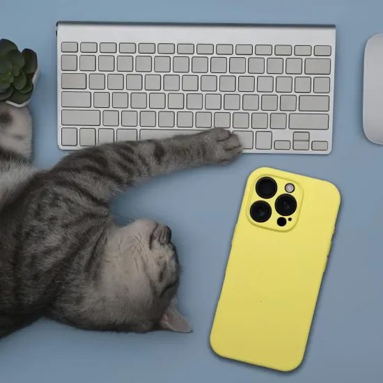 Obal / kryt na Apple iPhone 15 Pro Max žlutý – Silicone