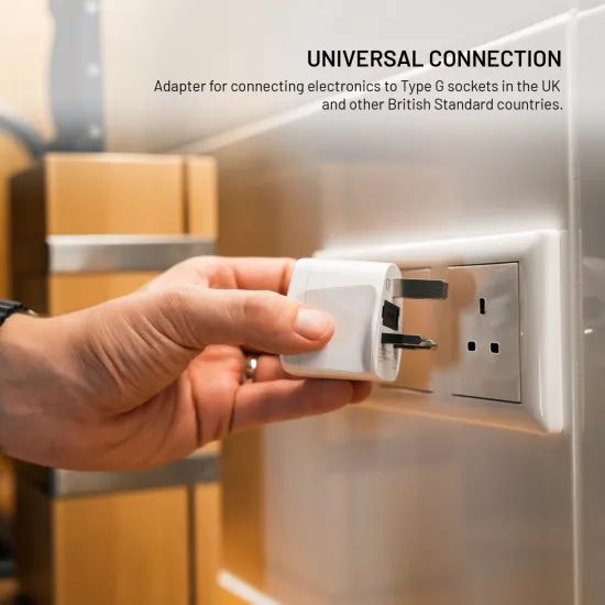 Adaptér FIXED UK Adapter pro zapojení EU, US, AUS zařízení do UK zásuvek, bílý