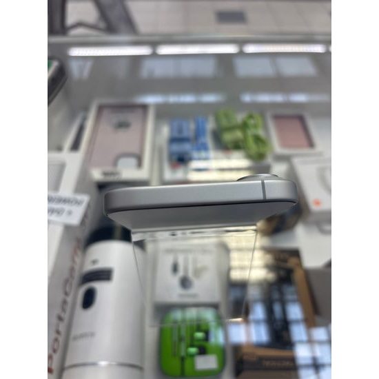 Apple iPhone 16 128GB bílá - zánovní