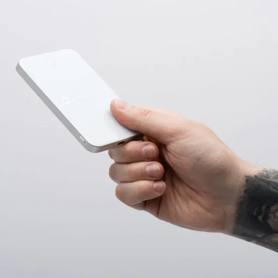 Tenká powerbanka Forcell F-Energy Super Slim F5k8 s MagSafe PD3.0 QC4.0 15W 5000mAh - bílá