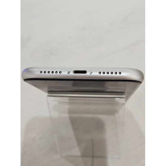 Apple iPhone 11 64GB bílý - použitý (C)