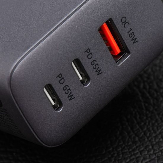 Cestovní nabíječka Forcell F-Energy s 2x USB C a USB A zásuvkami - 4A 65W s funkcí PD a Quick Charge 4.0