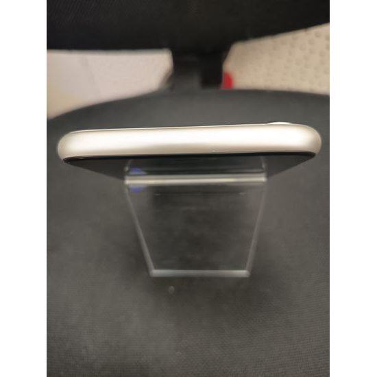Apple iPhone 11 64GB bílý - použitý (B-)