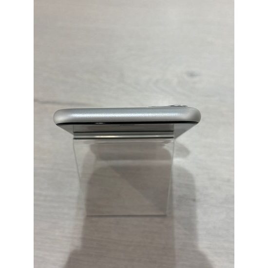 Apple iPhone 11 64GB bílý - použitý (B-)