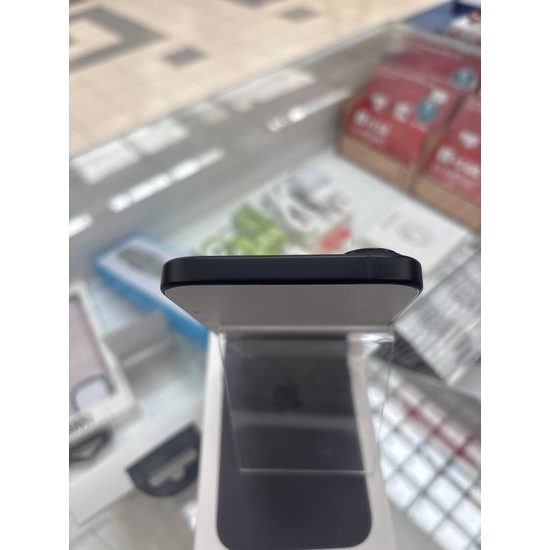 Apple iPhone 16 128GB černá - zánovní