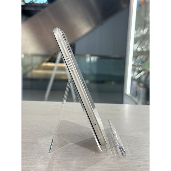 Apple iPhone 11 64GB bílý - použitý (B-)