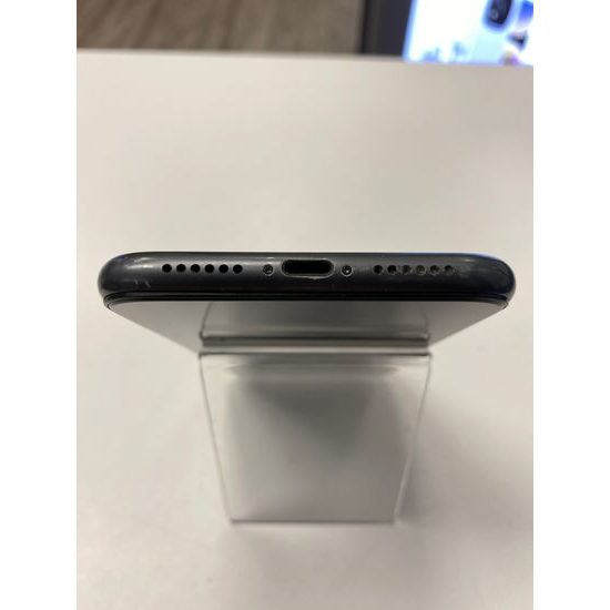 Apple iPhone 11 64GB černý - použitý (A-)