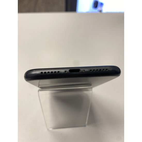 Apple iPhone 11 64GB černý - použitý (B-)